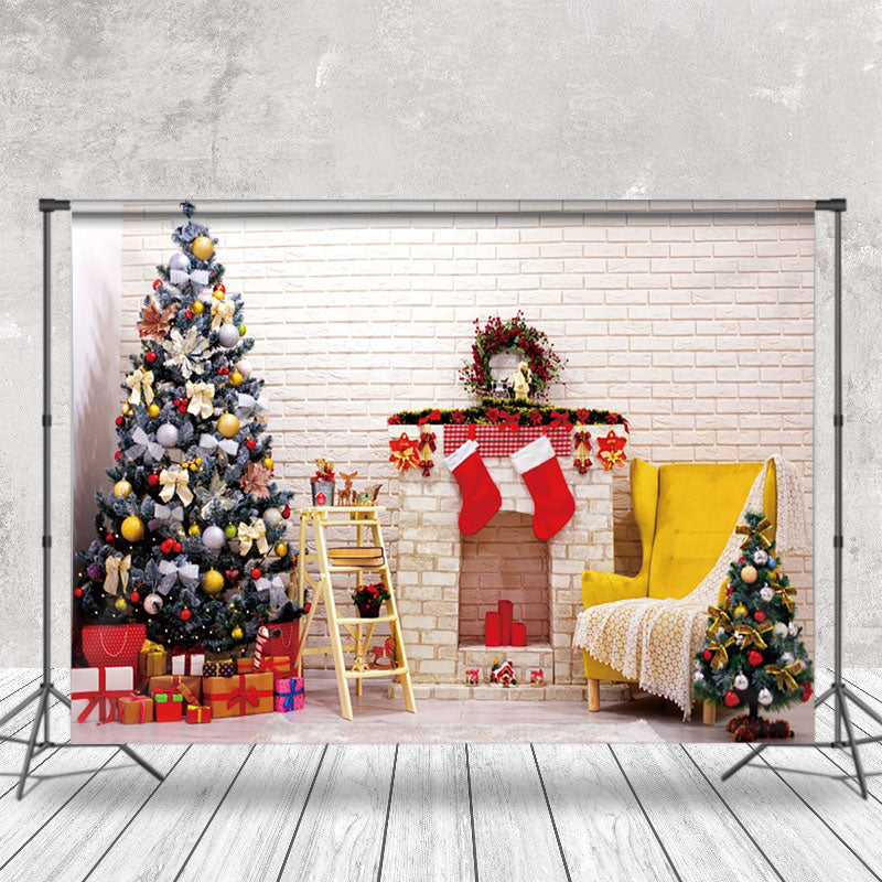 Aperturee - Aperturee White Brick Wall Fireplace Tree Christmas Backdrop