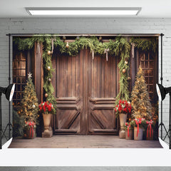 Aperturee - Aperturee Elegant Wooden Door Decorated Xmas Tree Backdrop