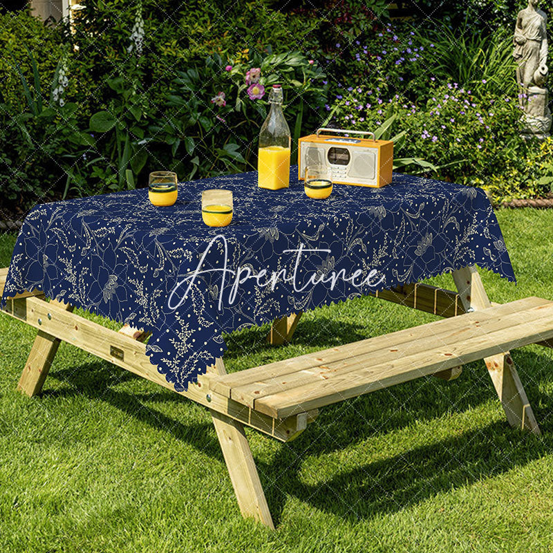 Aperturee - Aperturee Exquisite White Flower And Leaf Rectangle Tablecloth