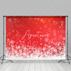 Aperturee - Aperturee Festive Falling Snowflakes On Red Christmas Backdrop