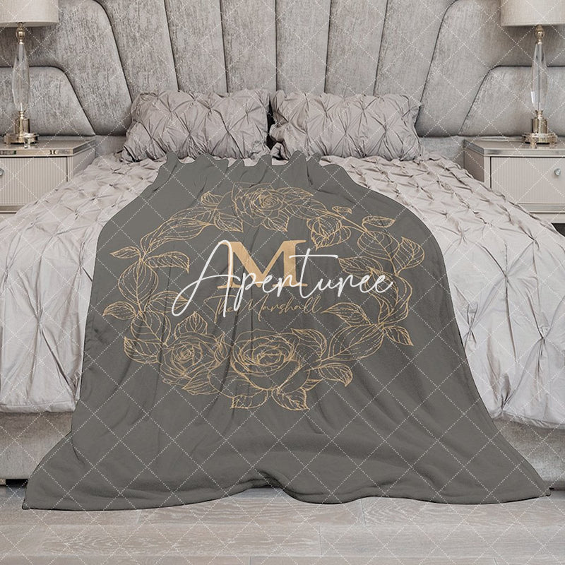 Aperturee - Aperturee Grey Gold Line Wreath Custom Initials Name Blanket