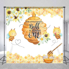 Aperturee - Aperturee Honeycomb Floral Custom Name 1st Birthday Backdrop