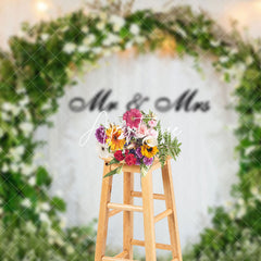 Aperturee - Aperturee Mr. And Mrs. Green Garland Wedding Photo Backdrop