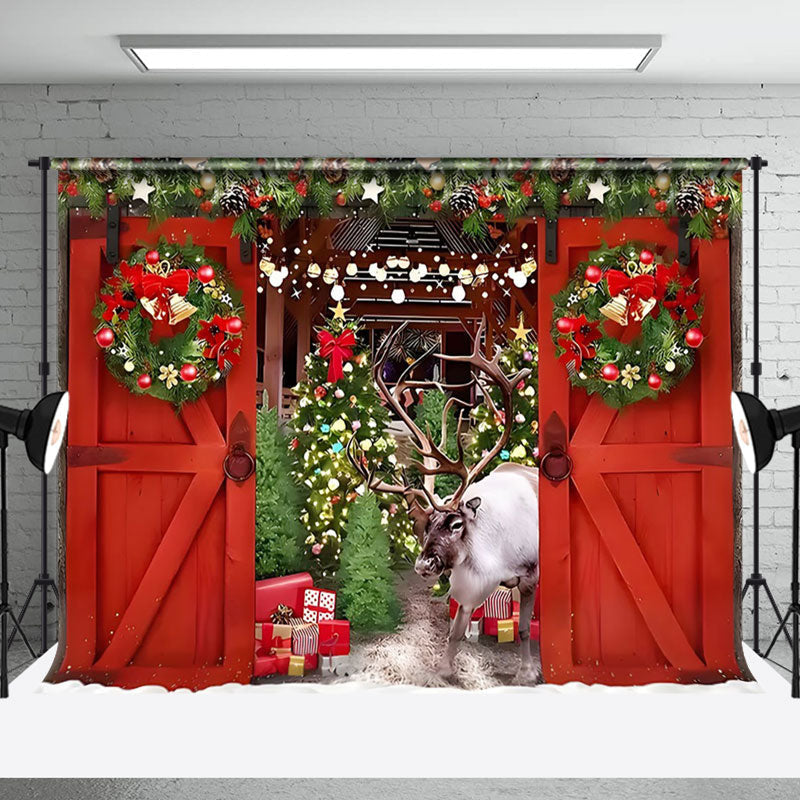 Aperturee - Aperturee Reindeer At The Mahogany Door Christmas Backdrop