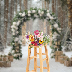 Aperturee - Aperturee White Flowers Embellish Green Arch Winter Backdrop