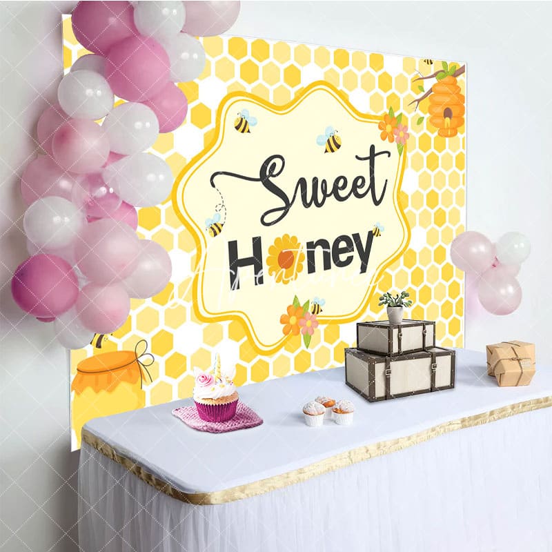 Aperturee - Aperturee Yellow Honeycomb Bee Sweet Honey Birthday Backdrop