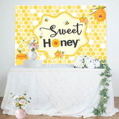 Aperturee - Aperturee Yellow Honeycomb Bee Sweet Honey Birthday Backdrop