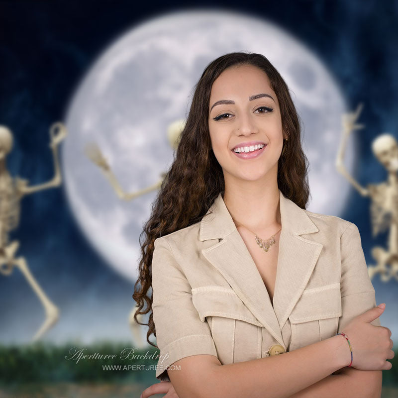 Aperturee - Dancing Skull With Moonlight Grass Halloween Backdrop