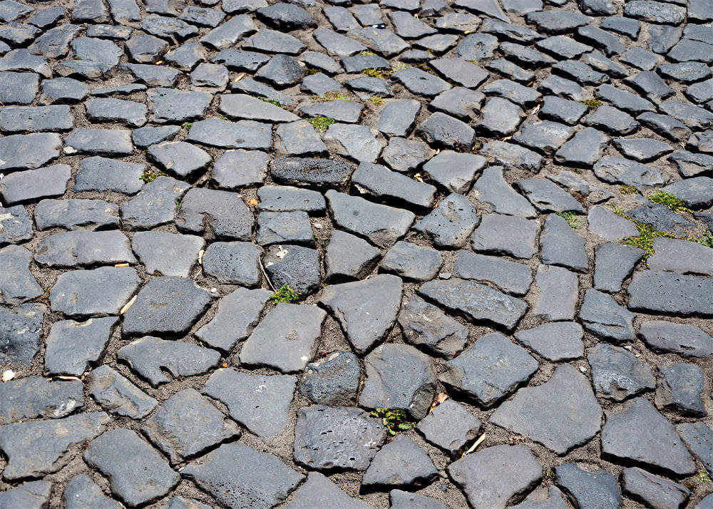 Aperturee - Cracked Little Dense Black Stones Rubber Floor Mat