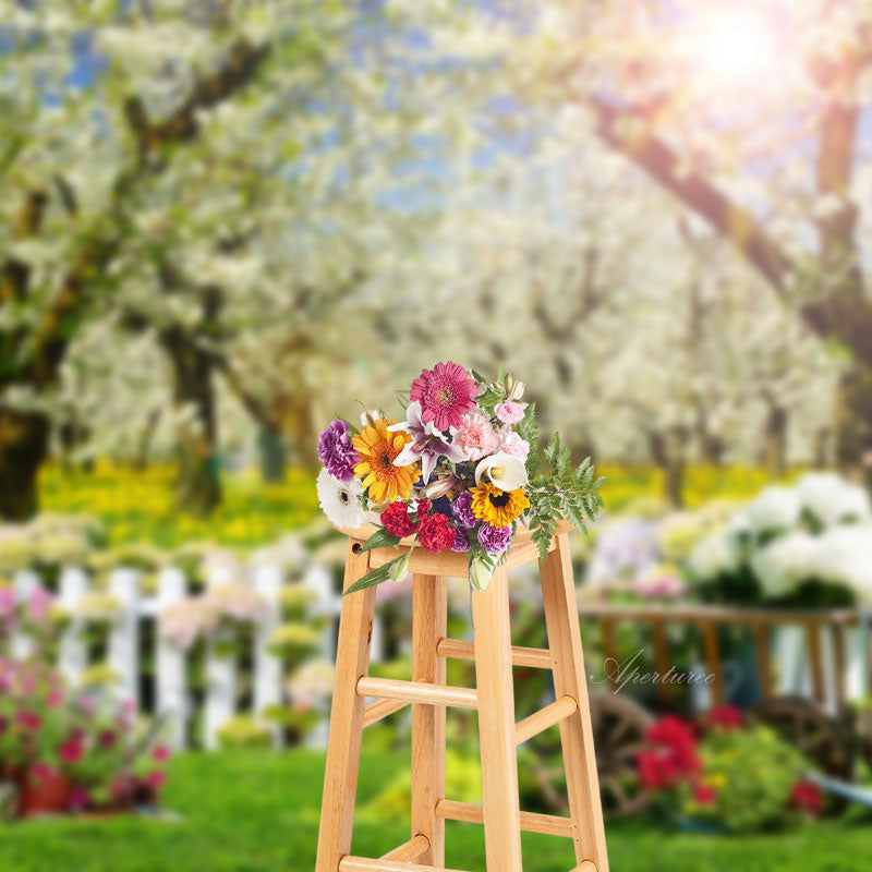 Aperturee - Floral Warm Green Grass Fence Garden Spring Backdrop