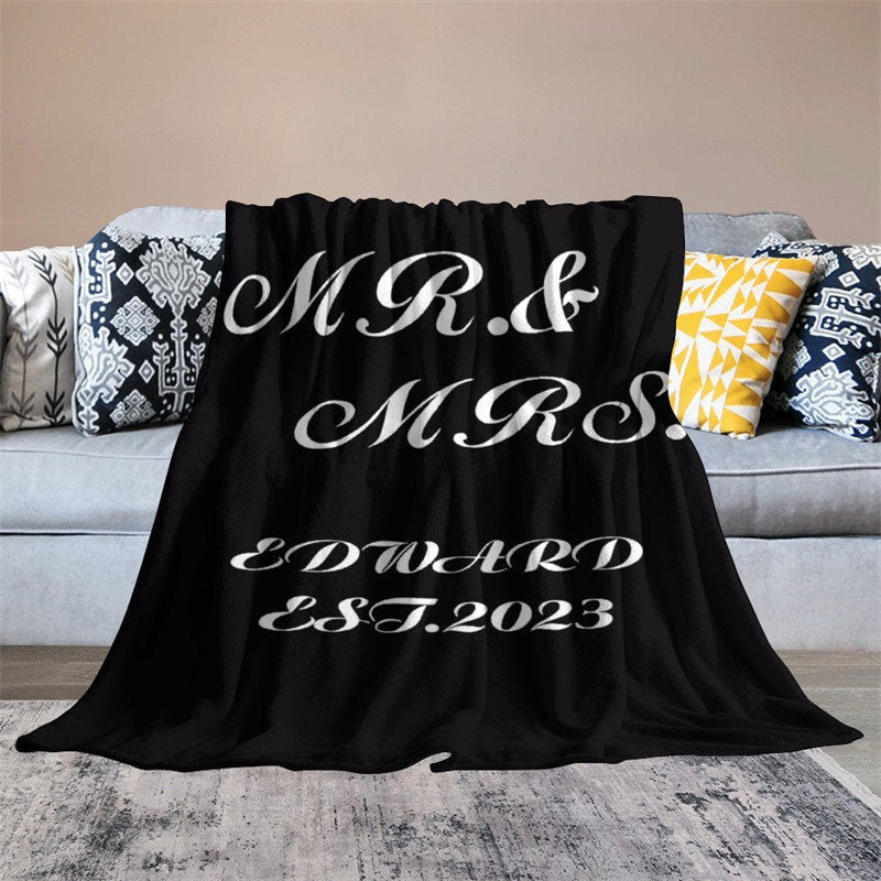 Aperturee - Personalized Name Black Text Simple Snuggly Blanket