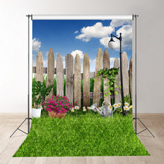 Aperturee - Wooden Fence Flowers Grass Blue Sky Spring Photo Backdrop